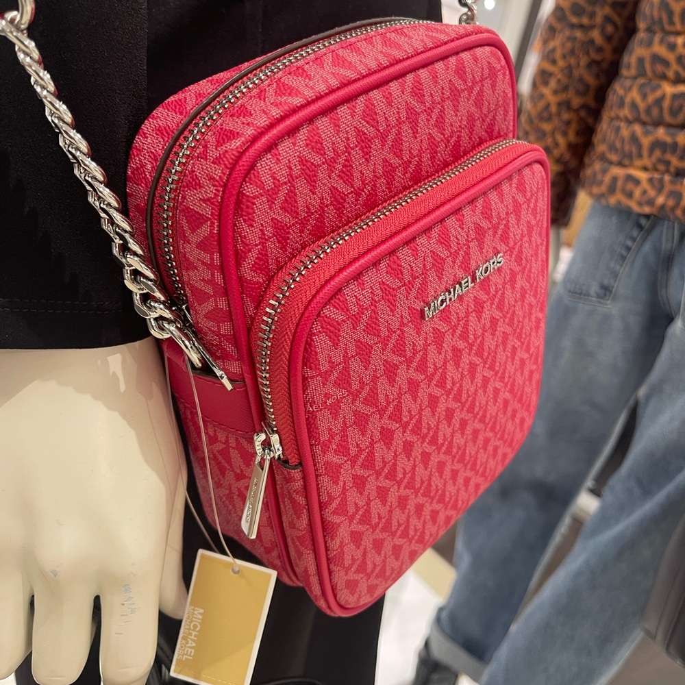 MICHAEL KORS Jet Set Travel Md Signature Logo Crossbody Flight
DK RASPBERRY
NWT - Picture 3 of 16
